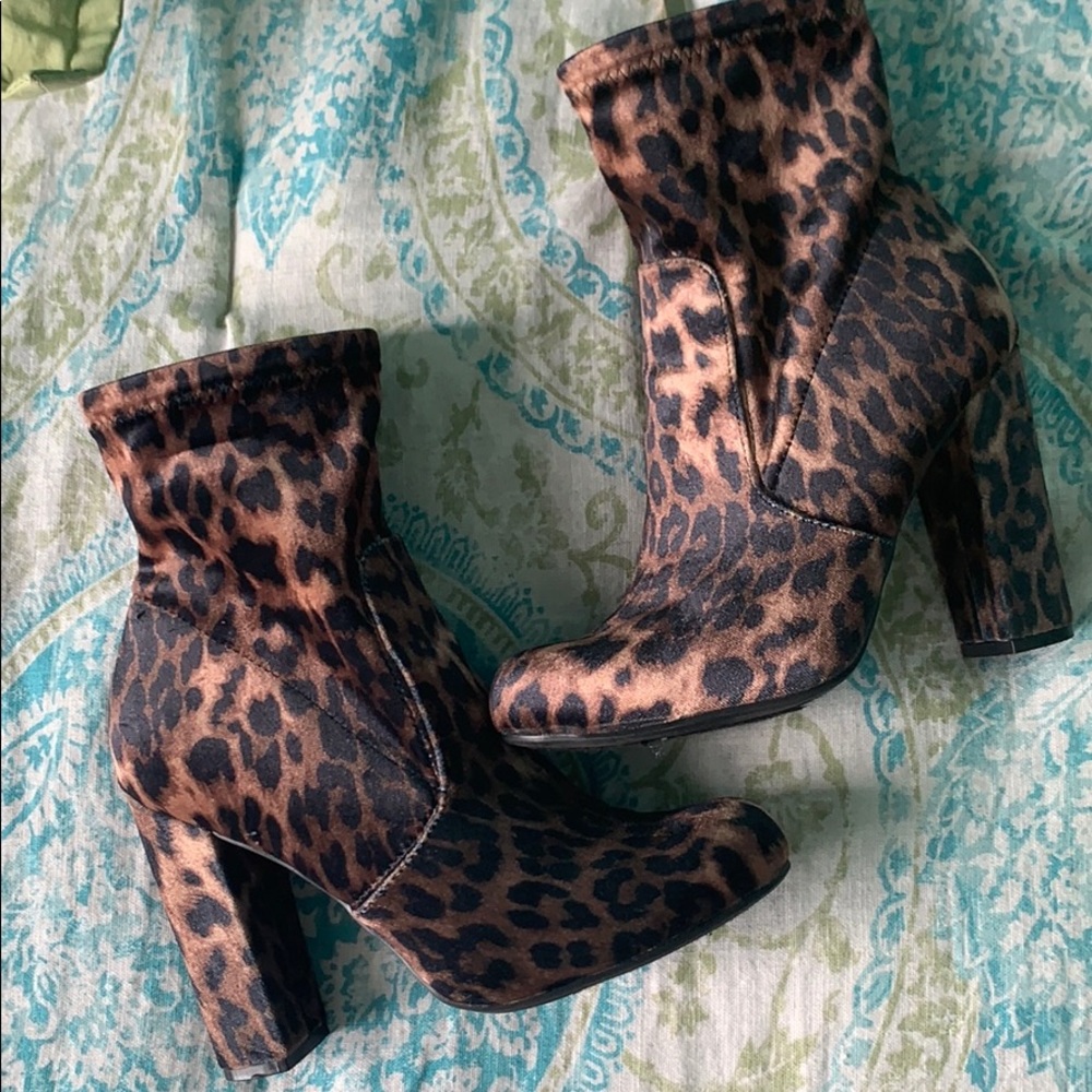 Women cheetah print boots